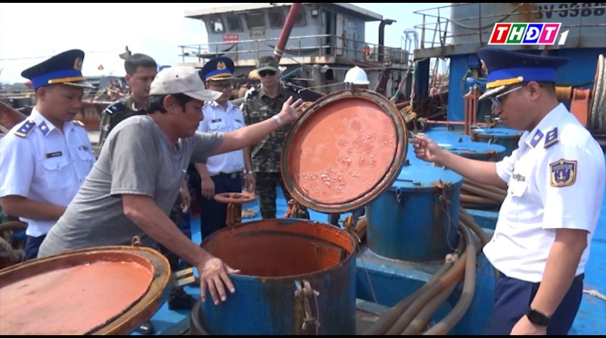 Bắt giữ tàu chở 230.000 lít dầu do trái phép
