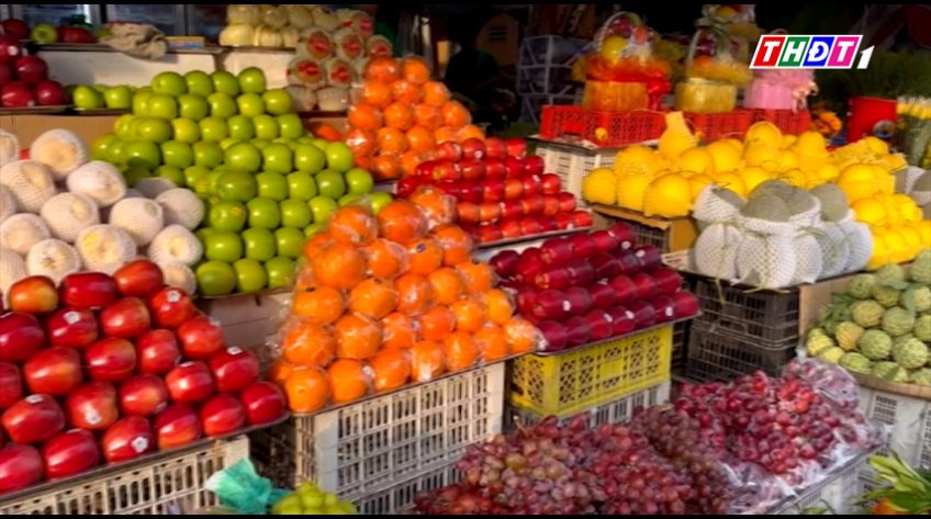 Giá hoa, trái cây Rằm tháng Giêng ổn định