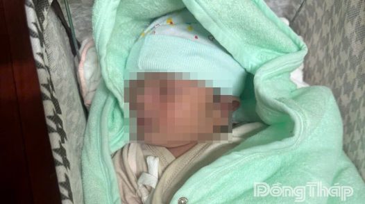 Tìm người thân bé trai sơ sinh bị bỏ rơi tại cầu Long Định