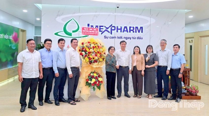 Lãnh đạo tỉnh Đồng Tháp thăm, chúc mừng doanh nghiệp nhân ngày 13-10