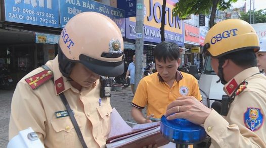 Siết quản lý đón, trả khách đối với xe hợp đồng