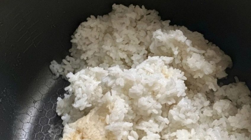 Sai lầm khi ăn cơm nguội gây ngộ độc