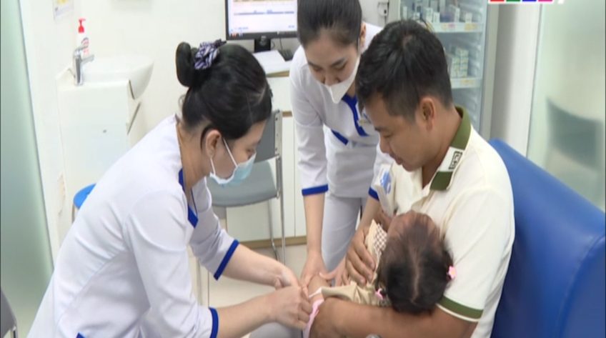 Hơn 100.000 trẻ đã tiêm vắc xin tay chân miệng