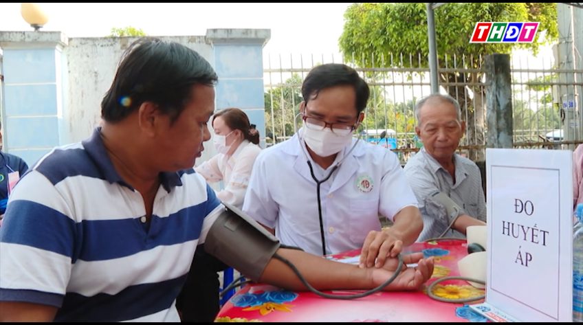 Xã Vĩnh Kim hơn 100 người dân được khám bệnh miễn phí