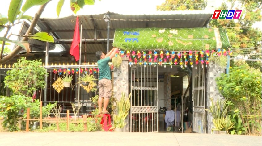 Các nhà cổ trang trí đón khách tham quan