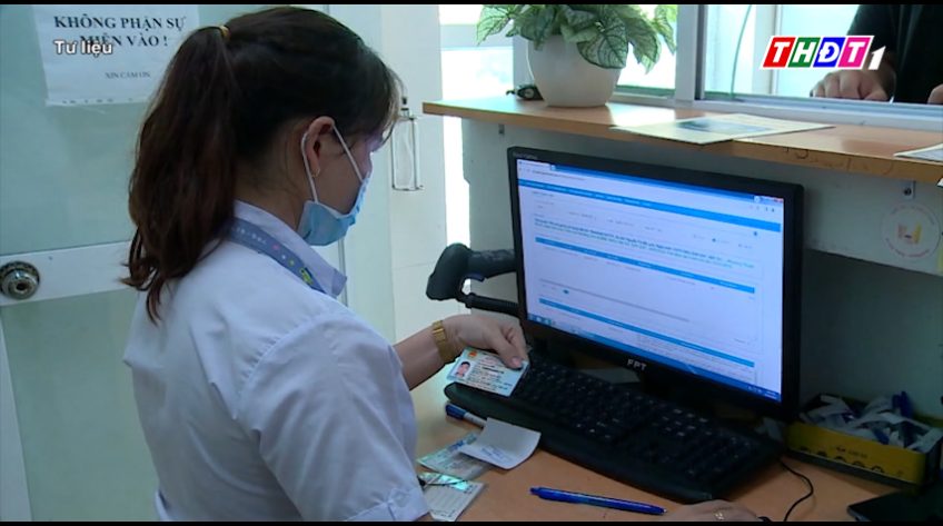 Mượn thẻ BHYT để khám bệnh có thể bị phạt tới 5 triệu đồng