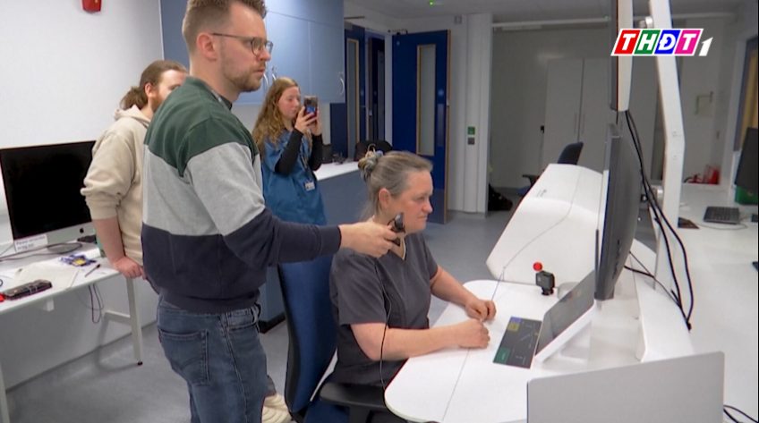 Đột phá phẫu thuật đôt quỵ từ xa bằng robot