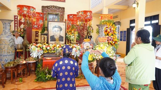 Dòng người về Gò Công tưởng niệm Anh hùng dân tộc Trương Định