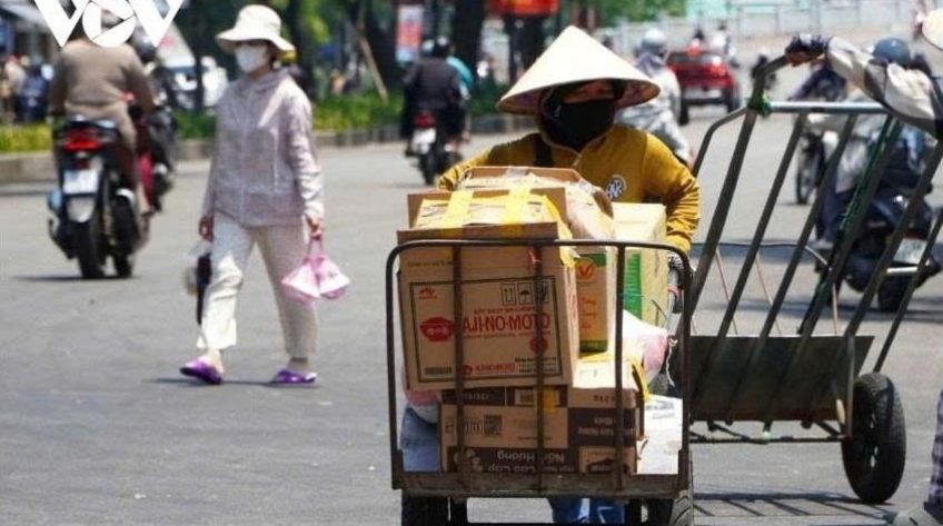 Nắng nóng tiếp diễn trên diện rộng, nhiều khu vực vượt 38 độ C