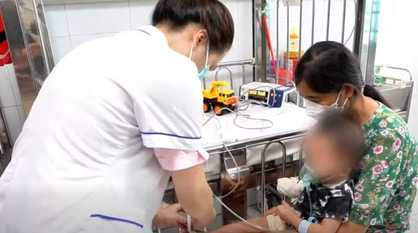 Trẻ mắc cúm gia tăng, bác sĩ cảnh báo những dấu hiệu bệnh chuyển nặng