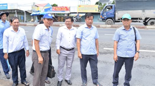 Đồng chí Nguyễn Phước Thiện khảo sát Dự án chuyển nước ngọt về Gò Công