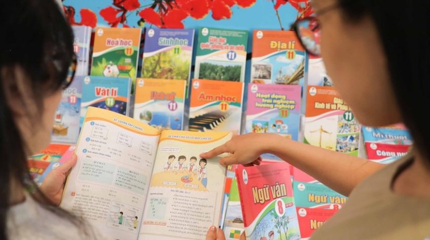 Không loại bỏ mà sẽ chuyển đổi các sách giáo khoa khác thành tài liệu tham khảo