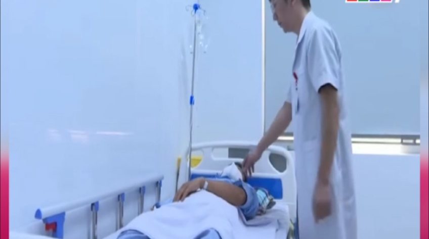 Bác sĩ gỡ 49 con ong trên đầu người phụ nữ