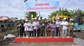 Lãnh đạo UBND tỉnh trao tặng 500 phần quà cho các gia đình chính sách