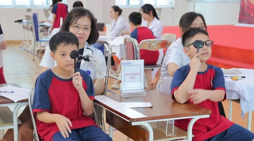 Cận thị học đường gia tăng: Phát hiện sớm để kiểm soát hiệu quả