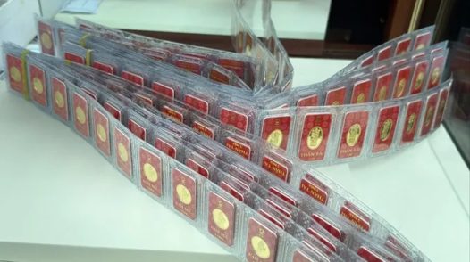Giá vàng bật tăng mạnh vào sáng cuối tuần