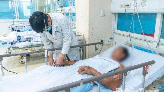 Cấp cứu thành công nam bệnh nhân bị rắn cắn nguy kịch