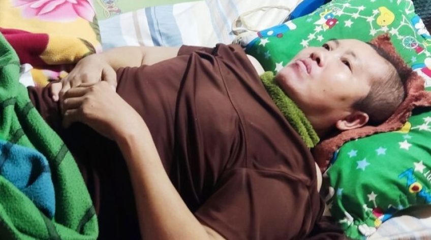 Mẹ, con cùng bị xuất huyết não nằm một chỗ cần giúp đỡ