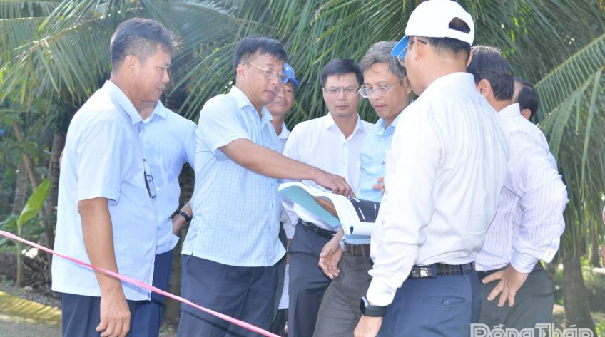 Đồng chí Nguyễn Phước Thiện khảo sát các dự án xử lý sạt lở, vùng nuôi hàu