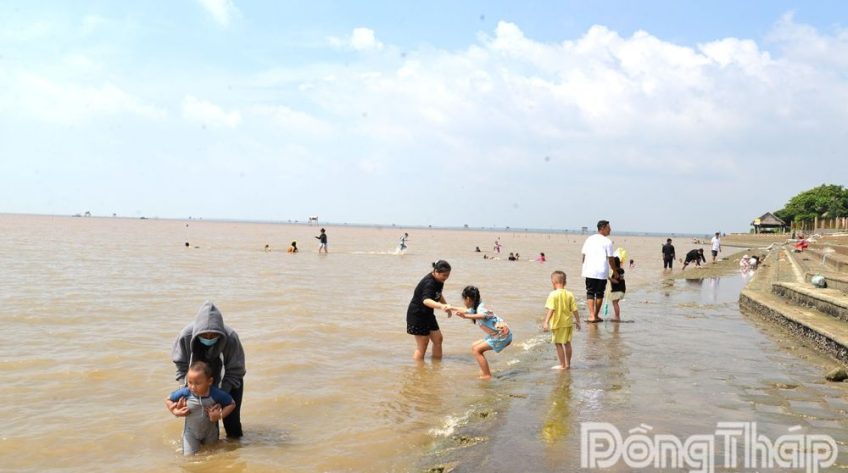 Biển Tân Thành thu hút khách từ những trải nghiệm bình dị