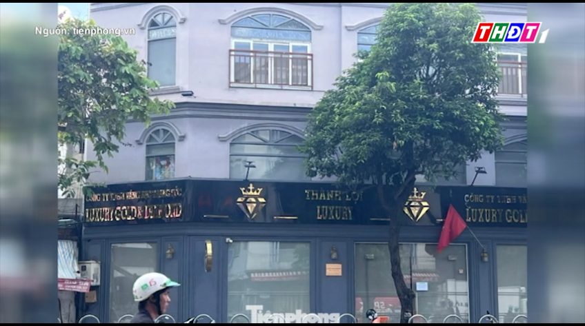 Đến hẹn hoạt động trở lại, nhiều tiệm kim cương vẫn đóng kín cửa