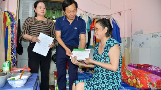 Trao hơn 75 triệu đồng của bạn đọc Báo Đồng Tháp hỗ trợ đến 3 hoàn cảnh khó khăn