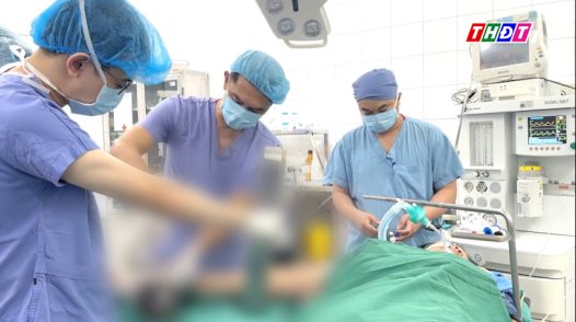 Kẹt tay vào máy xay thịt, người phụ nữ phải cắt cụt chi