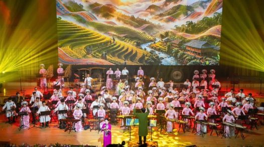 130 nghệ sĩ thăng hoa trong đêm hòa nhạc tôn vinh âm nhạc Việt