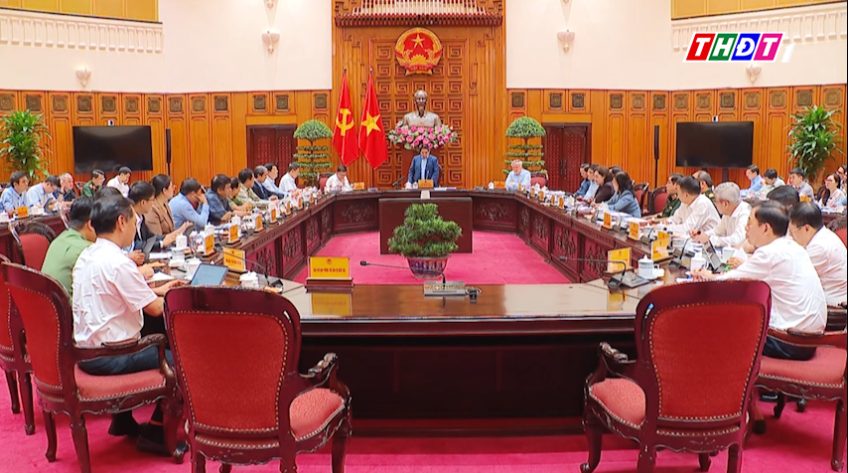 Khẩn trương hỗ trợ người dân vùng ngập lụt, đang bị chia cắt