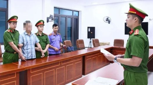 Tạm giữ 1 giáo viên Trường THPT chuyên Tuyên Quang để điều tra vụ điểm 10 cao bất thường