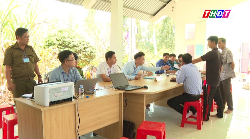 Khi nhà dân thành điểm bầu cử