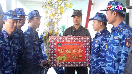 Mang Tết đến với cảnh sát biển đang làm nhiệm vụ