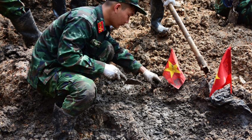 Ngày 5/10, quy tập thêm 13 hài cốt liệt sĩ tại Công viên Lê Thị Riêng, nâng tổng số lên 731 bộ