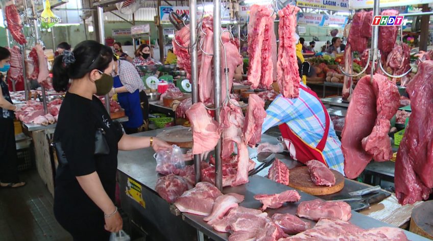 Giá thịt heo lao dốc