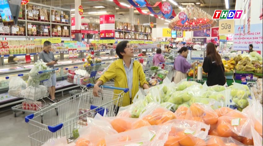 Kích cầu tiêu dùng cuối năm, khuyến mại lên tới 100%