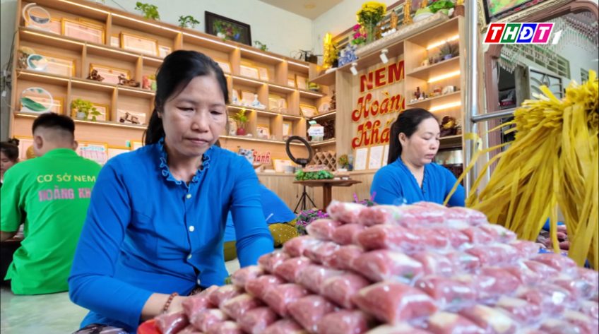 Đặc sản nem Lai Vung hút hàng vào dịp Tết
