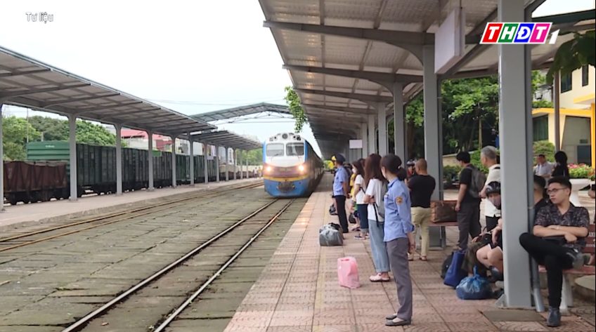 Đường sắt miễn phí vận chuyển gạch xây nhà miền Trung