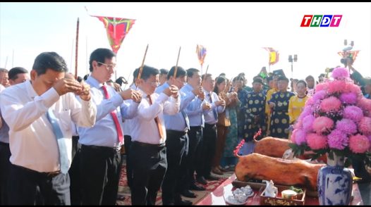 Độc đáo lễ phục hiện rước tượng Bà Chúa Sứ núi Sam