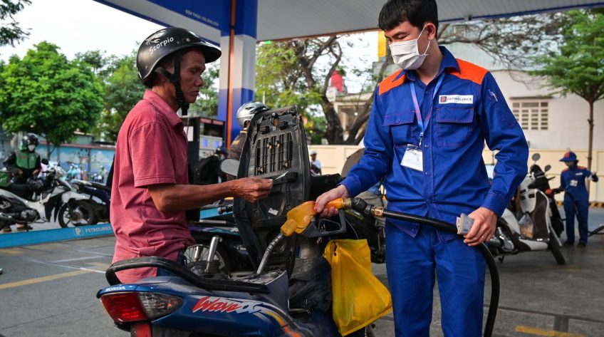 Giá xăng dầu điều chỉnh từ 15h hôm nay, dầu diesel giảm còn hơn 27.000 đồng/lít