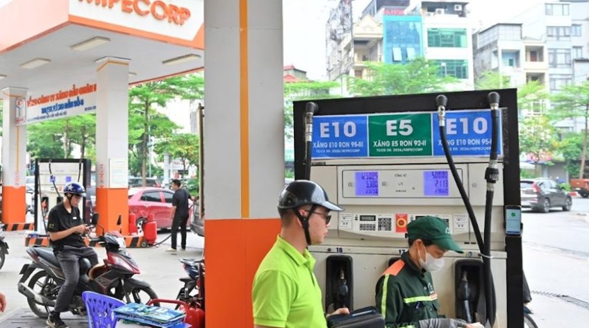 Từ chiều nay (9-7), giá xăng tiếp tục giảm, xăng E10 giảm về sát ngưỡng 20.000 đồng/lít