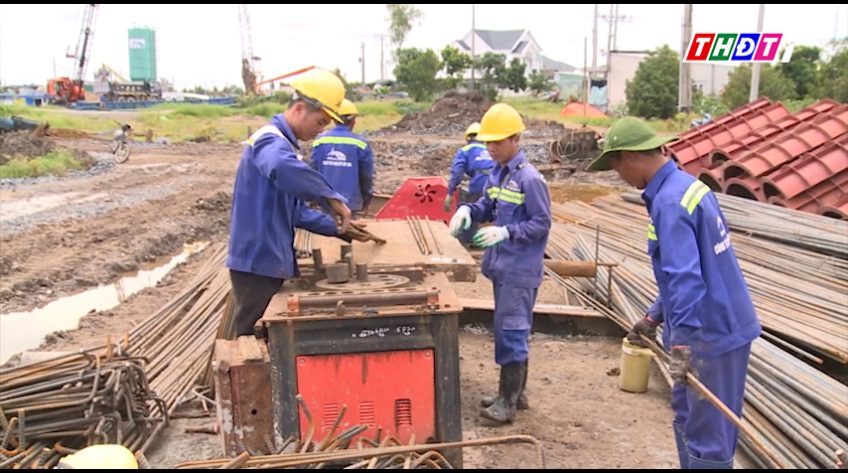 Thi công xuyên Lễ dự án thành phần 2, cao tốc Cao Lãnh - An Hữu