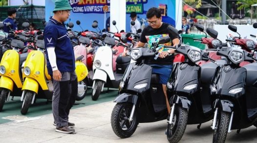 Thủ tướng yêu cầu thúc đẩy chuyển đổi xe điện, giảm phụ thuộc vào xăng dầu