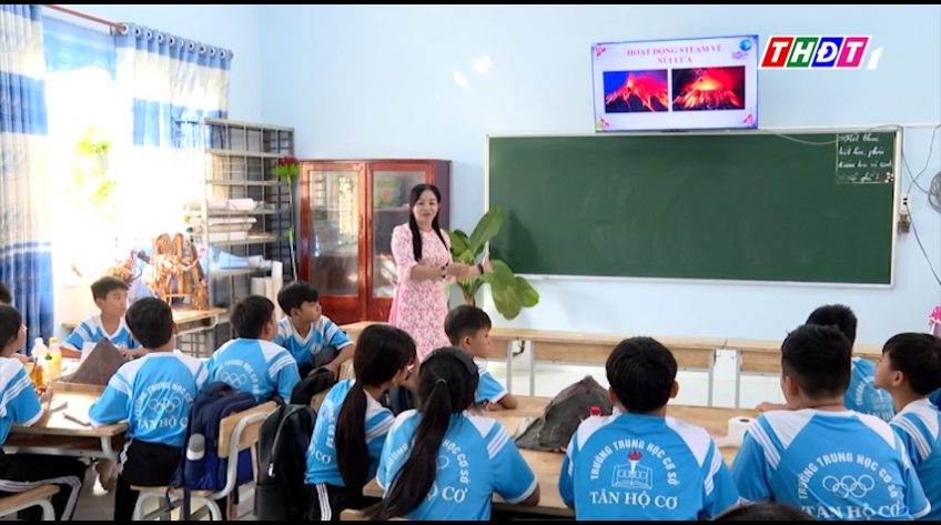Cô giáo của học trò vùng Biên