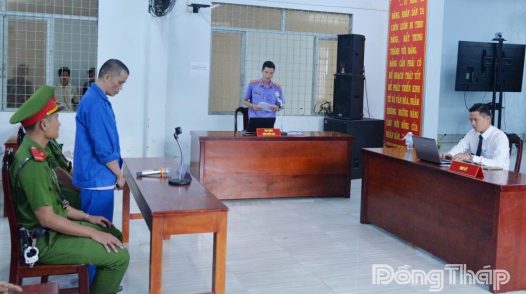 Tuyên phạt 4 năm 6 tháng tù bị cáo dùng dao khống chế Thẩm phán, Thư ký tòa