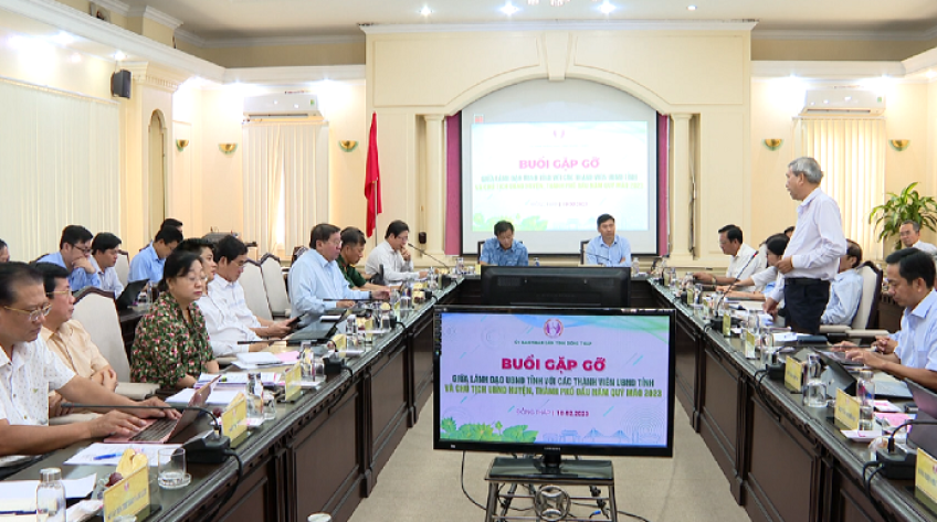 Gặp gỡ giữa lãnh đạo UBND tỉnh và 12 huyện, thành phố