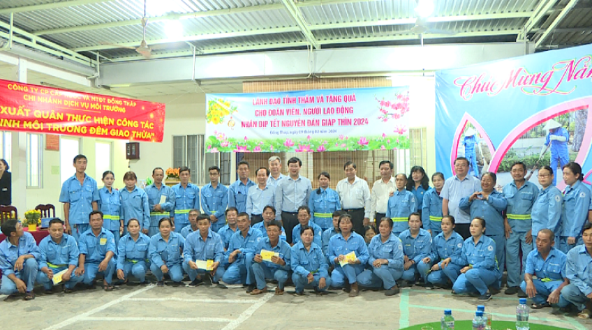 Bí thư Tỉnh ủy tuyên dương nỗ lực của lực lượng công nhân vệ sinh