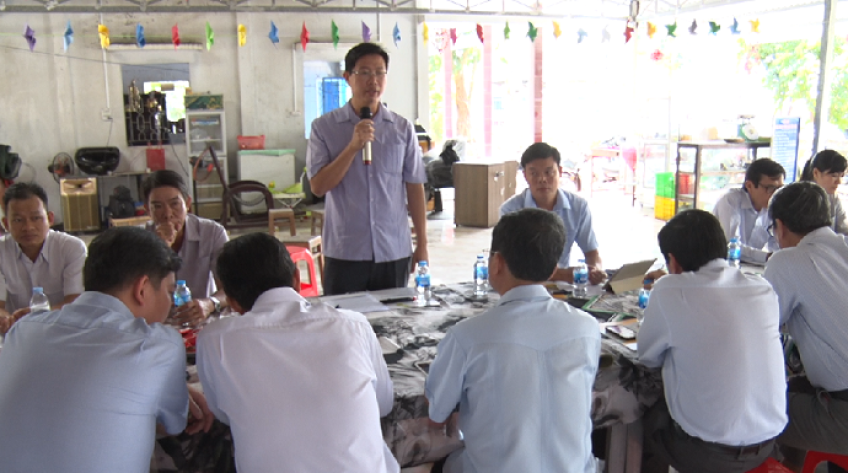 Phó Chủ tịch UBND tỉnh tìm hiểu hoạt động của trung tâm dịch vụ nông nghiệp