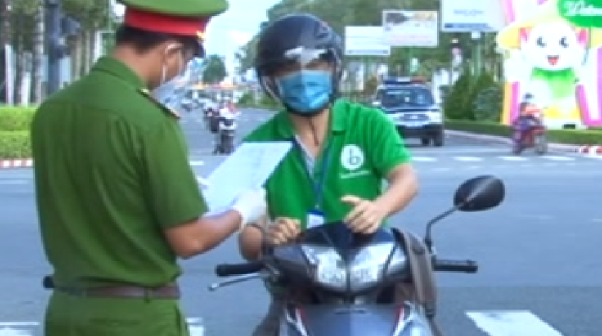 Sử dụng giấy đi đường trong thời gian thực hiện Chỉ thị 16