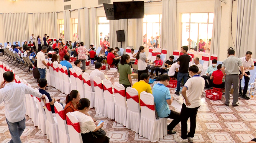 Trên 1 ngàn đơn vị máu hiến tặng trong ngày hiến máu tình nguyện tại Đồng Tháp