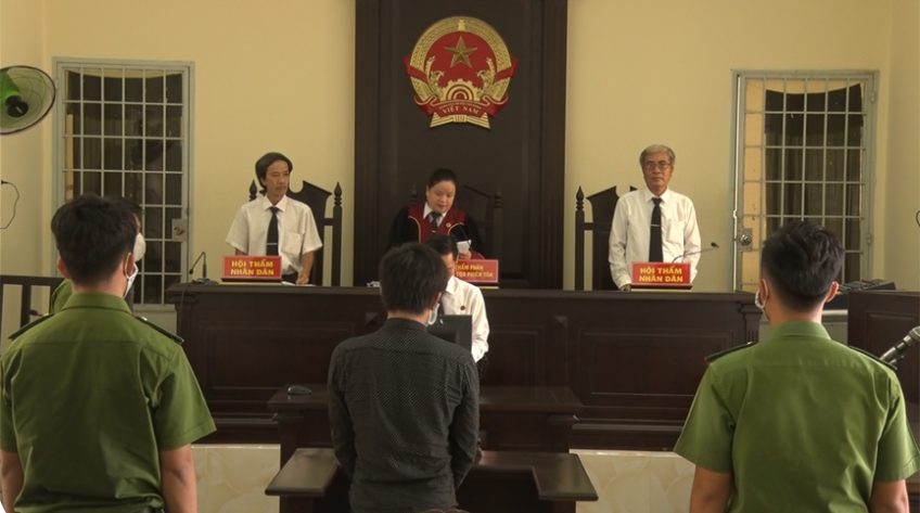 Tuyên án đối tượng trộm bia đãi bạn